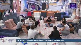 Grande Fratello, baci sfiorati con il gioco della bottiglia thumbnail
