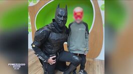 Batman, il supereroe che fa felice i bambini thumbnail