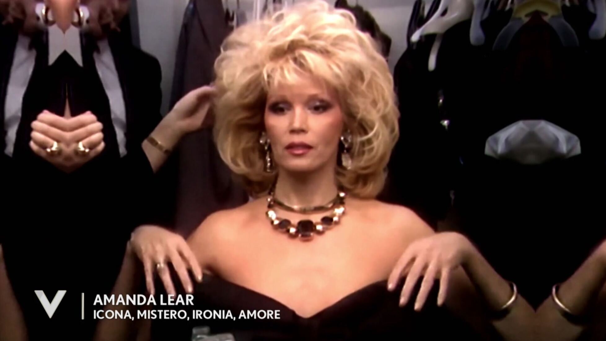 Verissimo: Amanda Lear: icona, mistero, ironia, amore Video | Mediaset  Infinity