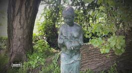 La statua della donna che allatta bandita da Milano thumbnail