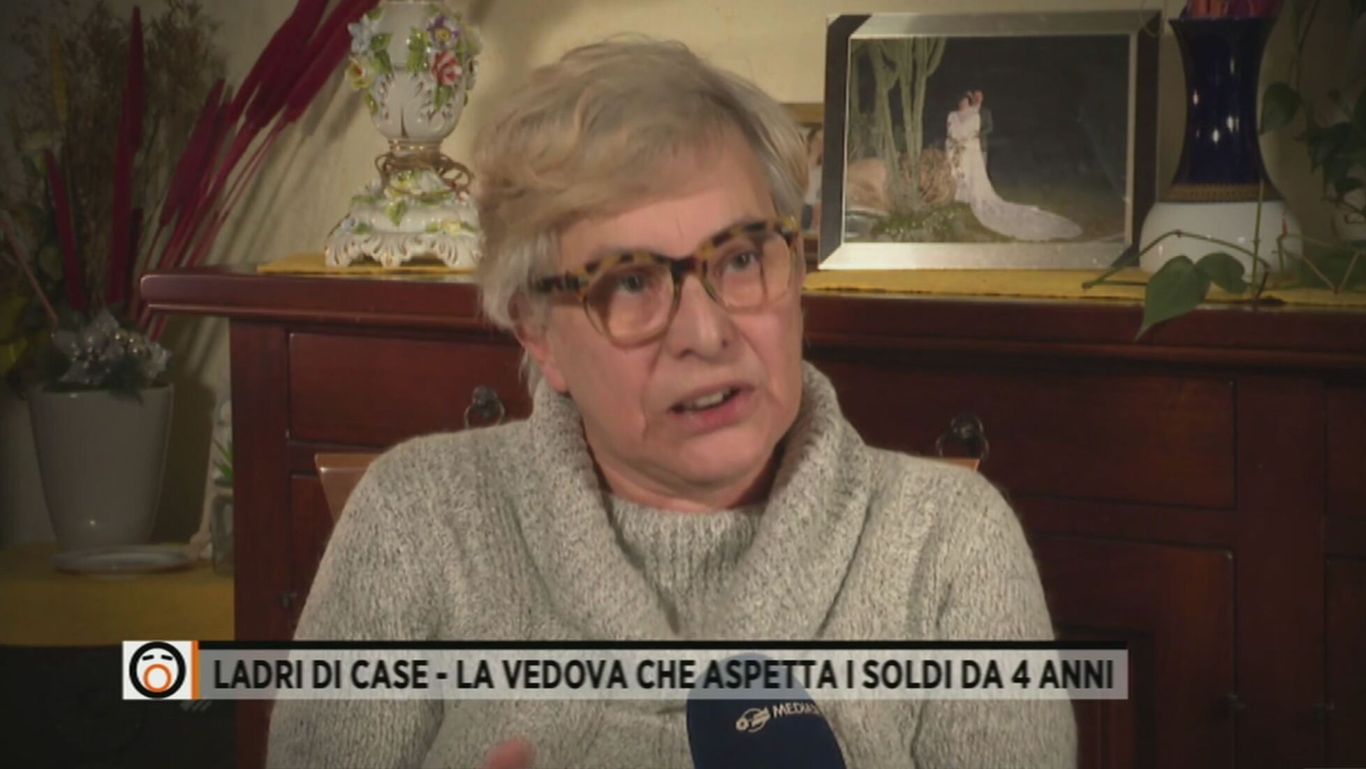 Fuori dal coro: Ladri di case, la vedova che aspetta i soldi da 4 anni  Video | Mediaset Infinity