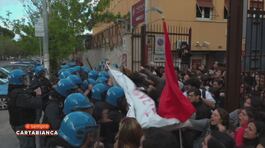 Roma: manganellate della Polizia al corteo pro-Palestina thumbnail
