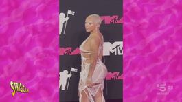 Agli MTV Awards un trio di abiti contro il buon gusto thumbnail