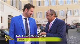 Il Vespone punge Salvini: è lui il "guru ignorante"? thumbnail
