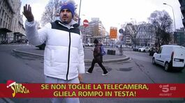 Borseggi a Milano: la "scorta" minaccia e insulta Staffelli thumbnail