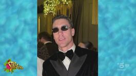 Vlahovic a Capodanno: è vestito da Matrix o da Totò iettatore? thumbnail