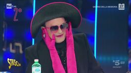 "Moda caustica". Malgioglio, cosa ti sei messo in testa? thumbnail