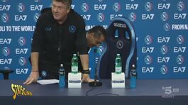 Il Napoli con Mazzarri inventa l'allenatore sospeso… sulla sedia thumbnail