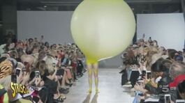 A "Moda Caustica" le sfilate più pazze del mondo thumbnail