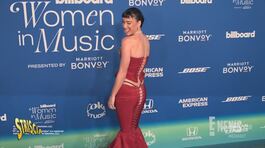 A "Moda Caustica", Katy Perry mostra il lato B thumbnail