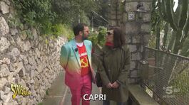 Elly Schlein con i compagni della piazzetta di Capri thumbnail