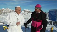 Le avventure sulla neve di Papa Bergoglio