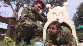 Salvini, duro addestramento militare al parcogiochi thumbnail