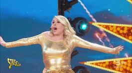 Moda Caustica, medaglia.. ehm abito d'oro ad Anna Pettinelli thumbnail