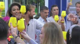 Un brindisi per inaugurare l'aperitivo thumbnail