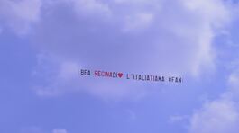Arriva il primo aereo con un messaggio per Beatrice Luzzi thumbnail