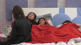 Un confronto mattutino tra gli inquilini thumbnail