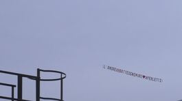 Un aereo per i #Perletti: "L'amore abbatte ogni muro, #Perletti" thumbnail
