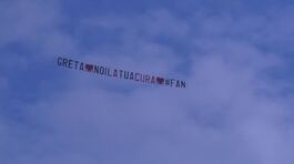 Uno striscione d'affetto per Greta Rossetti: "Greta, noi la tua cura #fan" thumbnail