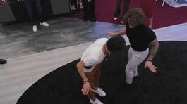 I coinquilini si scatenano ballando thumbnail