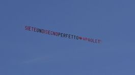 "Siete un disegno perfetto #Paoleti" lo striscione per Paolo Masella e Letizia Petris thumbnail