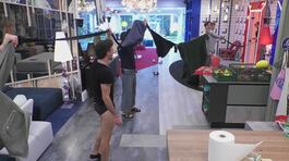Il suono della sirena interrompe il pranzo degli inquilini thumbnail