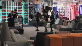 La Casa si trasforma in una discoteca thumbnail