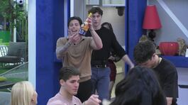 Un brindisi a tutti i concorrenti della Casa thumbnail