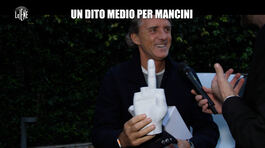 CORTI: Un dito medio per Mancini thumbnail
