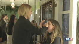 Pelle di porcellana e caschetto alla Caselli thumbnail