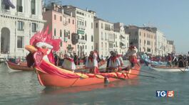 Corteo sul Canal Grande al Carnevale di Venezia thumbnail