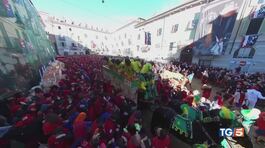 Carnevale un business tra maschere e dolcetti thumbnail