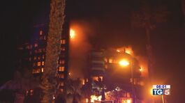 Valencia, rogo mortale: in fiamme due grattacieli thumbnail