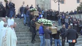 A migliaia in piazza per l'addio ai ragazzi thumbnail