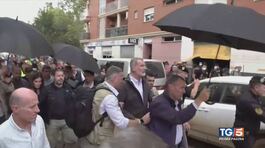 E' rabbia a Valencia Fango contro il re! thumbnail
