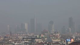 Allarme smog a Milano. Droghe nell'aria a Roma thumbnail