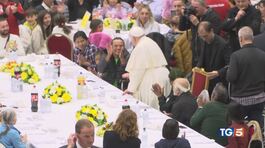 Il Papa: "I poveri non possono aspettare" thumbnail