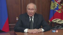 Prova di forza di Putin thumbnail