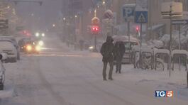 Neve e venti gelidi mare in tempesta thumbnail