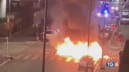 Guerriglia a Milano dopo morte del 19enne thumbnail