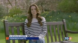 Kate ai sudditi in tv: "Ho un cancro" thumbnail