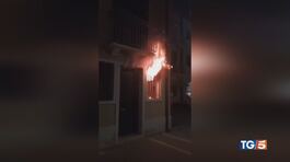 Incendio in casa famiglia distrutta thumbnail