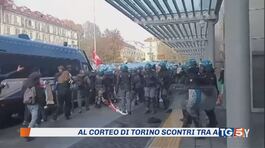 Al corteo di Torino scontri e agenti feriti thumbnail