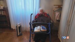 99 anni e al gelo dopo l'alluvione thumbnail