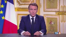 La Francia nel caos Macron: non lascio thumbnail