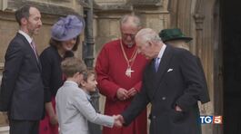 Dopo 2 mesi ecco Carlo assenti William e Kate thumbnail
