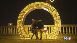 Luci e magia di Natale danno il via alle feste thumbnail