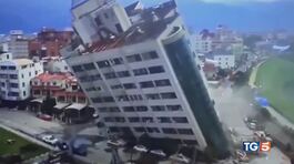 Terremoto a Taiwan morti e devastazione thumbnail