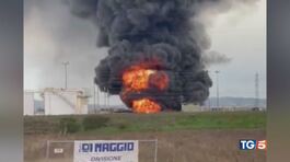 Esplode una raffineria Morti, feriti e dispersi thumbnail