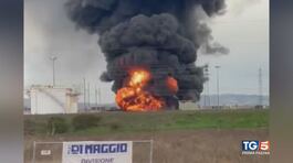 Inferno in raffineria: morti, feriti e dispersi thumbnail